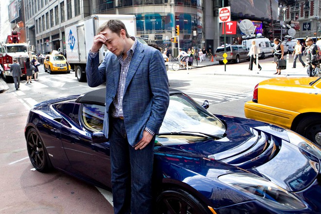 Tỷ phú Elon Musk và thú chơi lạ đời: Tậu tên lửa chẳng chớp mắt, càng mua sắm tiền đổ về càng nhiều - Ảnh 2.