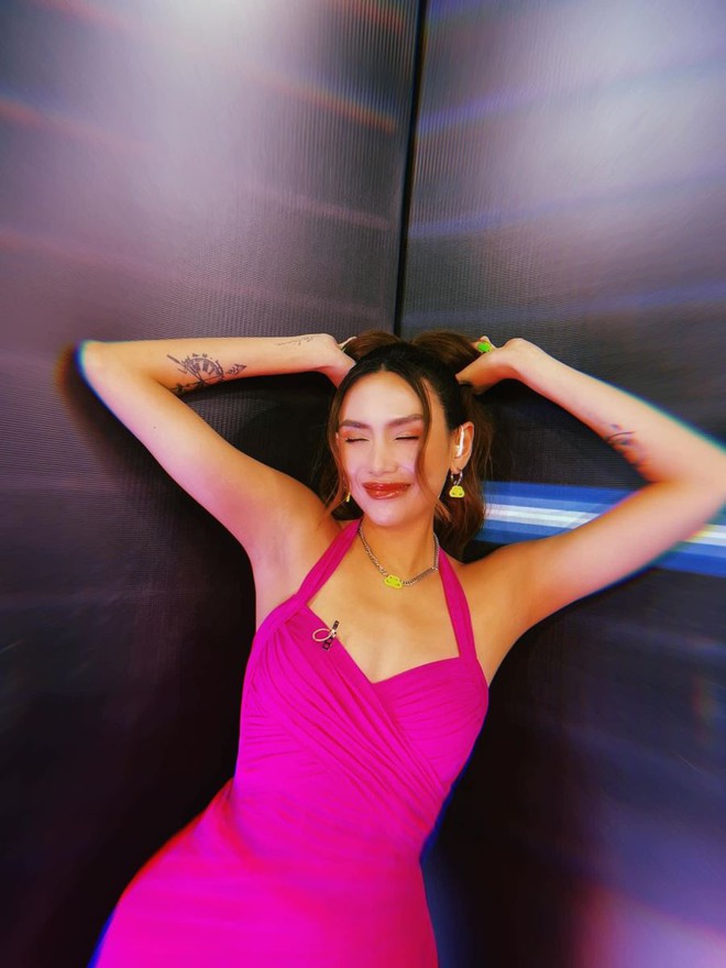 Ngỡ ng&agrave;ng với Thi&ecirc;n &Acirc;n v&agrave; d&agrave;n người đẹp trong showbiz Việt l&agrave; fan cứng Li&ecirc;n Qu&acirc;n - Ảnh 3.