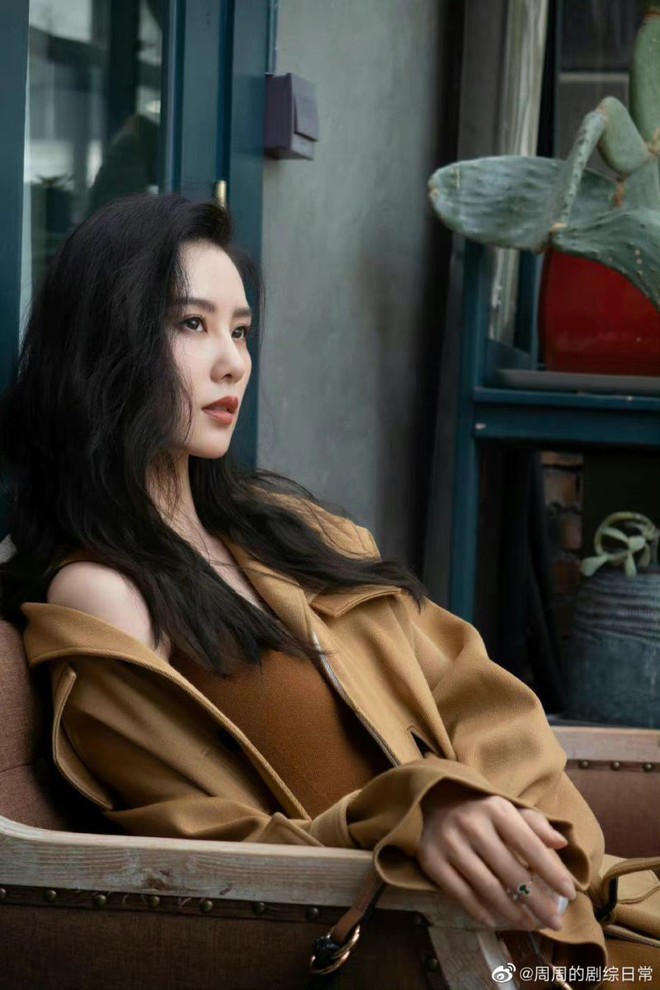 Lưu Thi Thi sau loạt tin đồn ly h&ocirc;n Ng&ocirc; Kỳ Long: Rũ bỏ h&igrave;nh tượng n&agrave;ng thơ, nhan sắc thăng hạng &lsquo;ch&oacute;ng mặt&rsquo; - Ảnh 7.