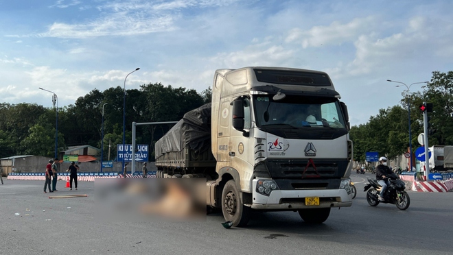 Tai nạn 4 người tử vong ở B&igrave;nh Dương: Kh&ocirc;ng thấy nồng độ cồn trong người l&aacute;i xe - Ảnh 1.