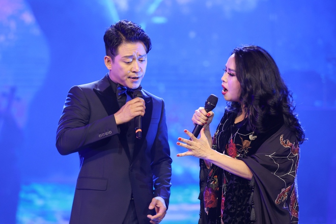 Diva Thanh Lam nắm tay người yêu bác sĩ hát bài hit của Tuấn Hưng - Ảnh 5.