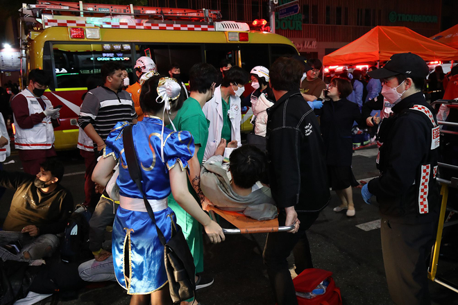 Lời kể người trong cuộc vụ giẫm đạp kinh hoàng tại Seoul: Tôi gần như không thở nổi - Ảnh 2.
