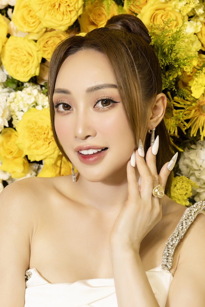 Hoa hậu Giáng My trẻ đẹp, đọ sắc cùng bà xã Chi Bảo - Ảnh 2.