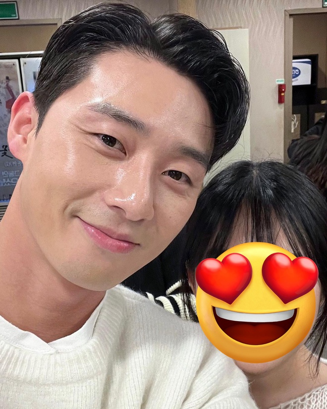 Han So Hee - Park Seo Joon gây ấn tượng tại tiệc đóng máy - Ảnh 6.