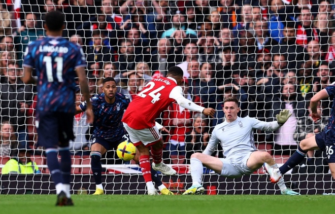 Đại thắng 5-0, Arsenal truất ng&ocirc;i đầu của Man City - Ảnh 3.