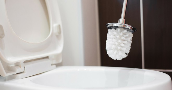 5 sai lầm thường mắc phải giúp vi khuẩn tích tụ khắp nơi trong phòng tắm - Ảnh 2.