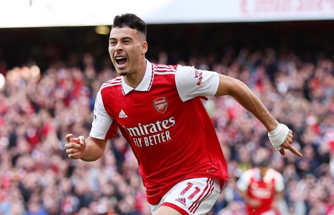 Đại thắng 5-0, Arsenal truất ng&ocirc;i đầu của Man City - Ảnh 1.