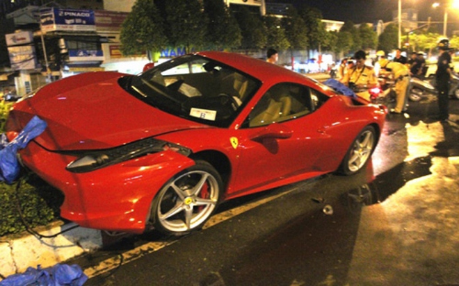 Nh&igrave;n lại những vụ tai nạn si&ecirc;u xe Ferrari tại Việt Nam - Ảnh 7.