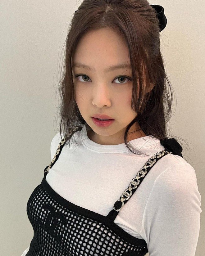 Jennie (BLACKPINK) đi ngược chuẩn mực - Ảnh 3.