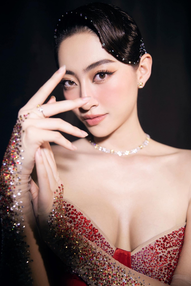Hoa hậu Lương Thùy Linh lột xác với hình ảnh quý cô sang chảnh - Ảnh 1.