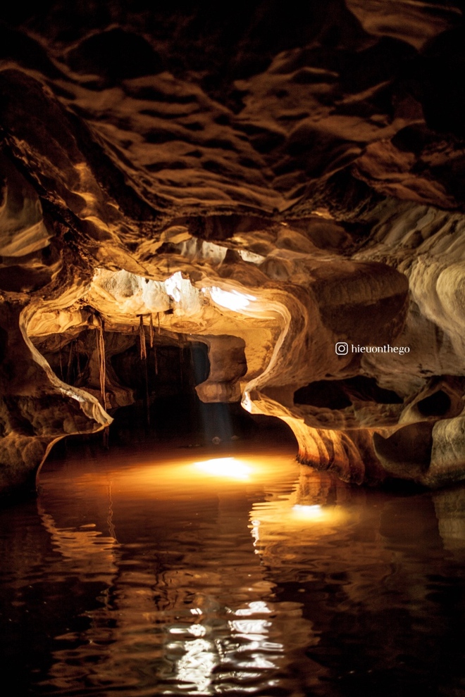Hang động kỳ bí như cổng dẫn đến thế giới khác ít người biết đến ở Kiên Giang - Ảnh 3.
