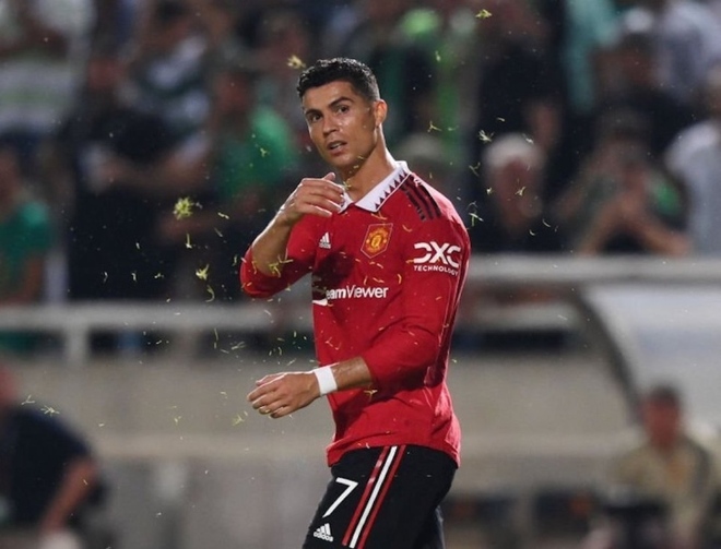 Ronaldo kém duyên, Man Utd thắng nhọc đối thủ yếu - Ảnh 1.