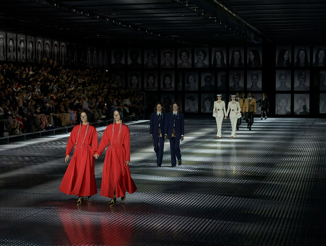 Loạt show thời trang nổi bật tại Fashion Week 2022 - Ảnh 11.