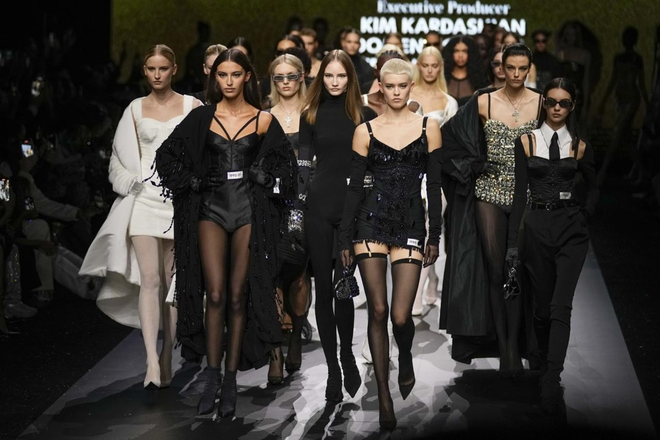 Loạt show thời trang nổi bật tại Fashion Week 2022 - Ảnh 9.