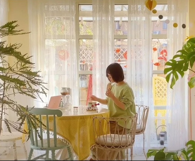 Cuộc sống của cô nàng độc thân thu hút người trẻ - Ảnh 3. Cuộc sống của cô nàng độc thân thu hút người trẻ - Ảnh 3.