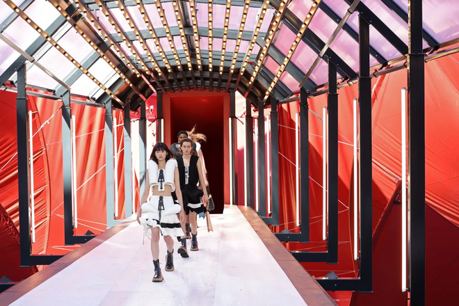 Loạt show thời trang nổi bật tại Fashion Week 2022 - Ảnh 13.