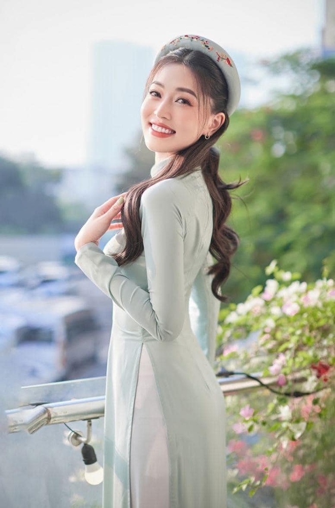Xu hướng &aacute;o d&agrave;i ăn hỏi của sao Việt: C&agrave;ng đơn giản c&agrave;ng đẹp thanh tao - Ảnh 2.