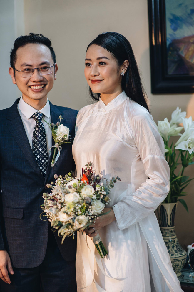 Xu hướng &aacute;o d&agrave;i ăn hỏi của sao Việt: C&agrave;ng đơn giản c&agrave;ng đẹp thanh tao - Ảnh 14.