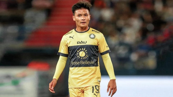 B&aacute;o Ph&aacute;p: Quang Hải l&agrave; đấng cứu thế của Pau FC - Ảnh 1.