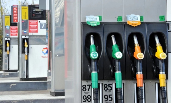 Tài xế Pháp cạn kiệt nguồn xăng, giá năng lượng EU còn tiếp tục tăng - Ảnh 1.