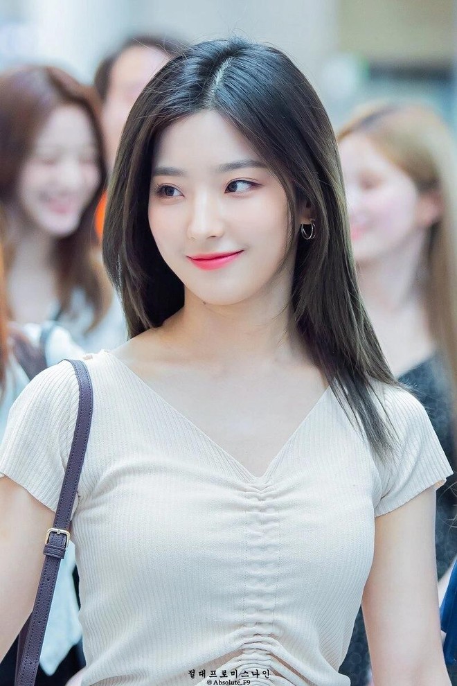 Nữ ca sĩ c&oacute; cơ bụng được v&iacute; như ổ b&aacute;nh m&igrave; - Ảnh 2.