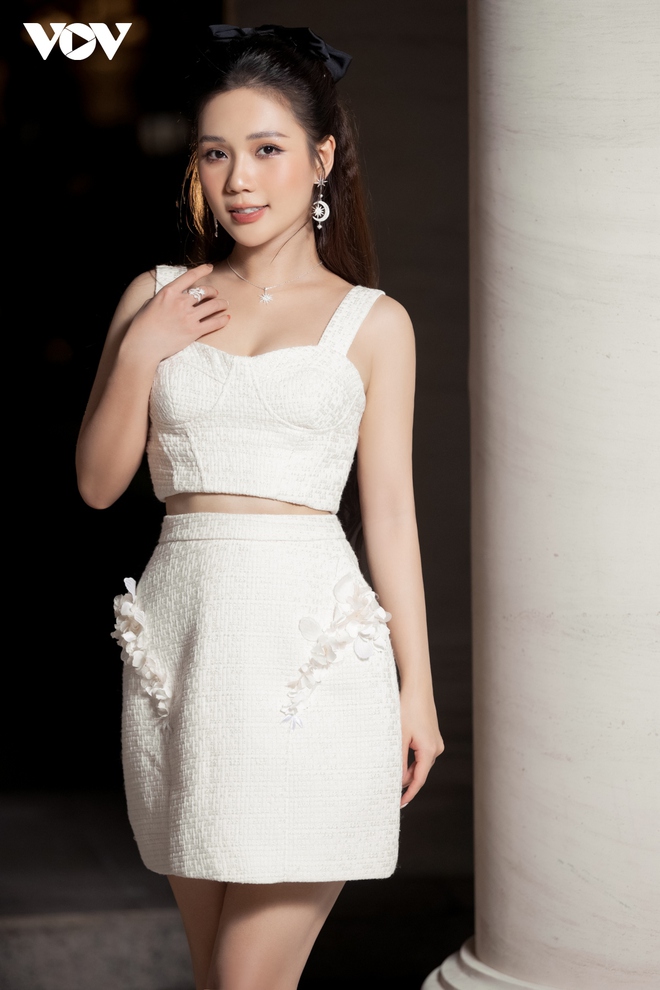 Ngọc Anh Phố Trong L&agrave;ng ho&aacute; tiểu thư ki&ecirc;u kỳ, sang chảnh - Ảnh 5.