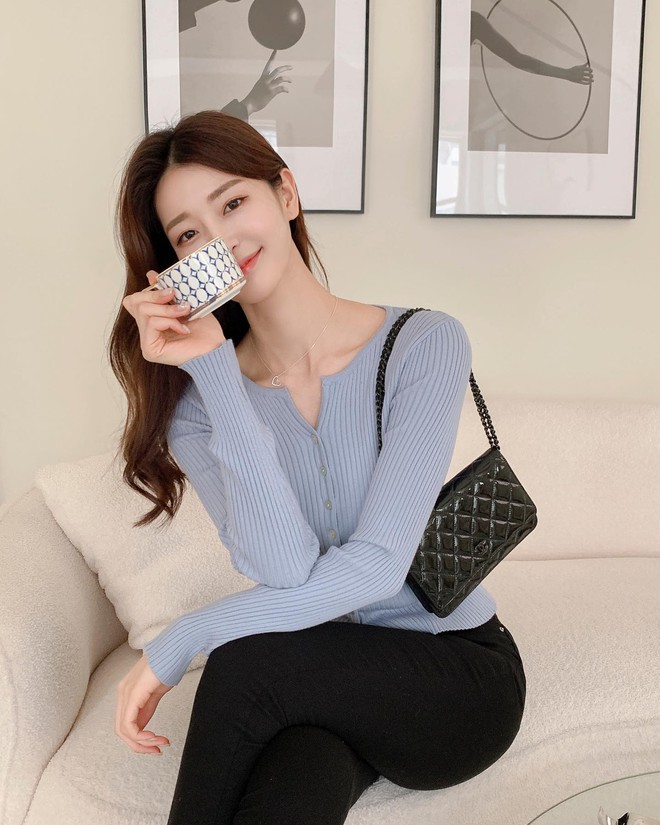 5 c&aacute;ch diện cardigan đầu thu t&ocirc;n d&aacute;ng như phụ nữ H&agrave;n - Ảnh 7.