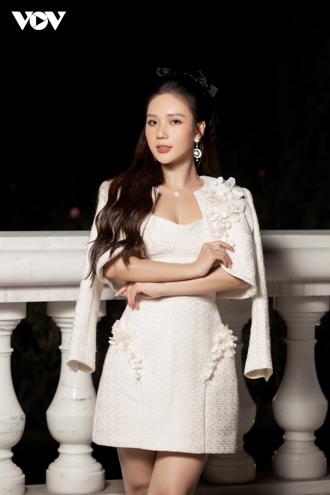 Ngọc Anh Phố Trong L&agrave;ng ho&aacute; tiểu thư ki&ecirc;u kỳ, sang chảnh - Ảnh 9.