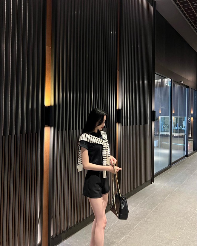 5 c&aacute;ch diện cardigan đầu thu t&ocirc;n d&aacute;ng như phụ nữ H&agrave;n - Ảnh 4.