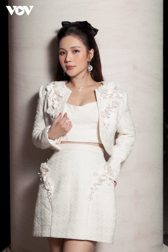 Ngọc Anh Phố Trong L&agrave;ng ho&aacute; tiểu thư ki&ecirc;u kỳ, sang chảnh - Ảnh 8.