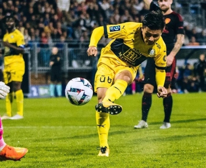 Quang Hải ghi bàn đầu tiên cho Pau FC: Bước tiến mới trên hành trình gian nan - Ảnh 1.