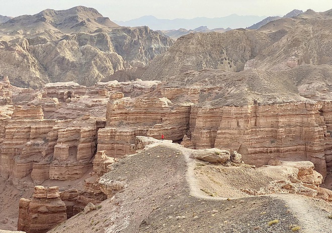 Theo chân du khách Việt ngắm thu vàng trên con đường tơ lụa từ Kazakhstan đến Kyrgyzstan - Ảnh 17.