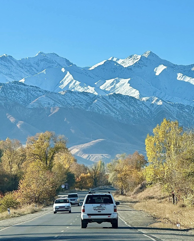 Theo chân du khách Việt ngắm thu vàng trên con đường tơ lụa từ Kazakhstan đến Kyrgyzstan - Ảnh 24.