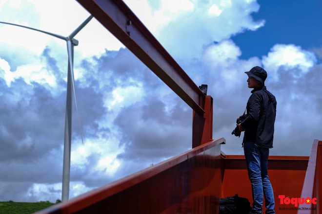 Trầm trồ với khung cảnh c&aacute;nh đồng điện gi&oacute; Cầu Đất Đ&agrave; Lạt - Ảnh 12.