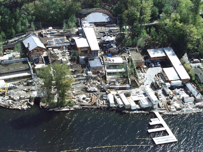 Famous for his simplicity, Bill Gates spent up to 124 million dollars to build a 6,000 square meter super mansion along the lake: Looking inside, I see that the 7 years of gestation were well worth it - Photo 2.