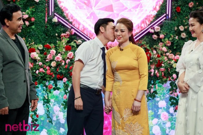 Mẹ đơn th&acirc;n t&igrave;m thấy hạnh ph&uacute;c mới ngay lần chạm mặt đầu tr&ecirc;n s&oacute;ng truyền h&igrave;nh - Ảnh 4.