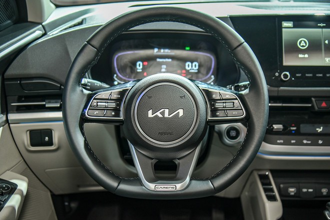 Chi tiết Kia Carens bản chiến lược gi&aacute; 699 triệu đồng: Co k&eacute;o trang bị để c&oacute; gi&aacute; cạnh tranh Veloz, Xpander - Ảnh 12.