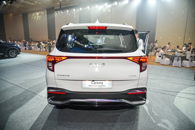 Chi tiết Kia Carens bản chiến lược gi&aacute; 699 triệu đồng: Co k&eacute;o trang bị để c&oacute; gi&aacute; cạnh tranh Veloz, Xpander - Ảnh 8.