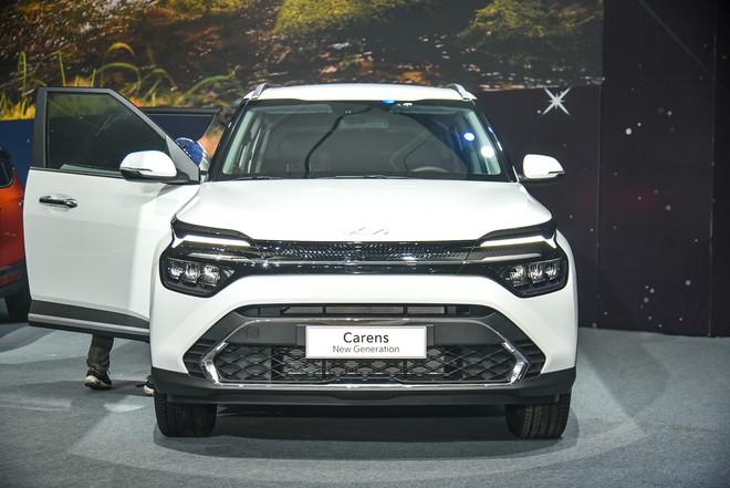 Chi tiết Kia Carens bản chiến lược gi&aacute; 699 triệu đồng: Co k&eacute;o trang bị để c&oacute; gi&aacute; cạnh tranh Veloz, Xpander - Ảnh 2.