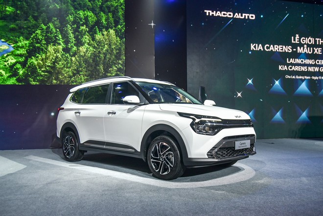 Chi tiết Kia Carens bản chiến lược gi&aacute; 699 triệu đồng: Co k&eacute;o trang bị để c&oacute; gi&aacute; cạnh tranh Veloz, Xpander - Ảnh 1.