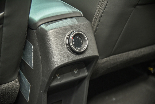 Chi tiết Kia Carens bản chiến lược gi&aacute; 699 triệu đồng: Co k&eacute;o trang bị để c&oacute; gi&aacute; cạnh tranh Veloz, Xpander - Ảnh 23.