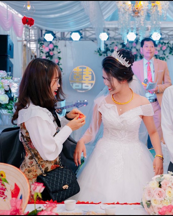 Ng&agrave;y đỉnh điểm được mời 8 đ&aacute;m cưới, &ldquo;chạy s&ocirc;&rdquo; 3 tỉnh ăn cưới - Ảnh 1.