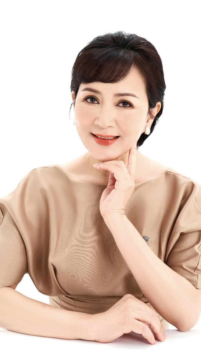 Sao Việt 11/11: NSND Minh Ho&agrave; khoe ảnh hiếm năm 18 tuổi - Ảnh 2.