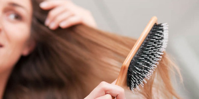 Những th&oacute;i quen g&acirc;y hư tổn t&oacute;c, bạn đ&atilde; biết chưa? - Ảnh 1.