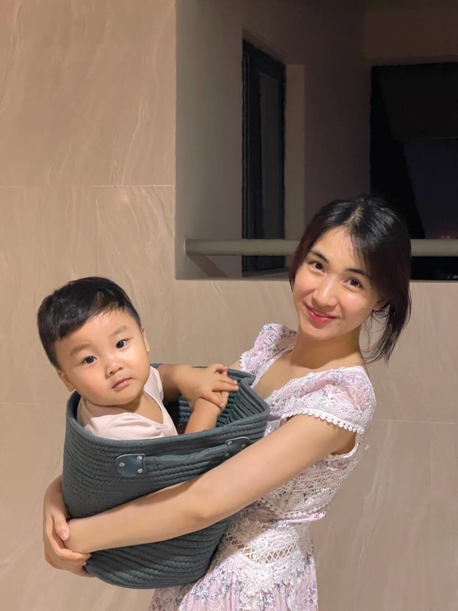 Hòa Minzy viết tâm thư xin lỗi vì không có nhiều thời gian ở bên con - Ảnh 1.