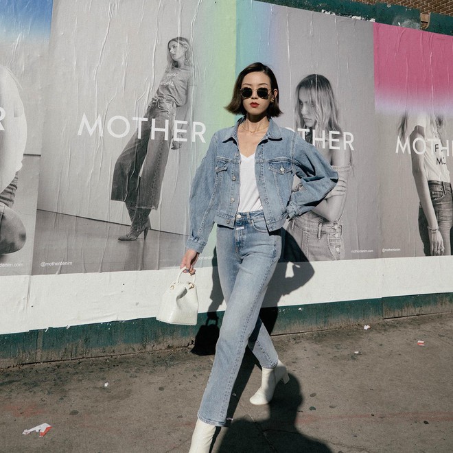 10 c&aacute;ch mặc &aacute;o kho&aacute;c denim cho chị em ngo&agrave;i 30 tuổi - Ảnh 1.