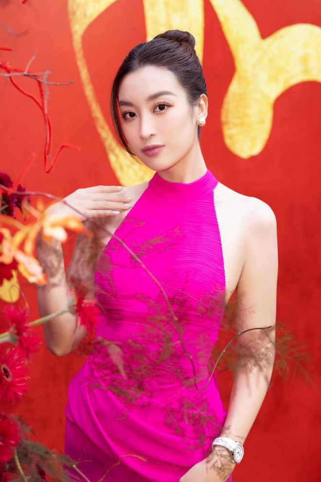 Đỗ Mỹ Linh khoe cận g&oacute;c mặt đẹp m&ecirc; người c&ugrave;ng chồng du lịch nước ngo&agrave;i hậu đ&aacute;m cưới - Ảnh 5.