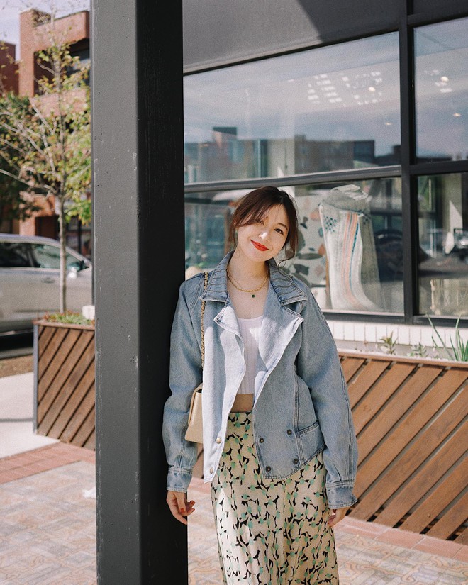 10 c&aacute;ch mặc &aacute;o kho&aacute;c denim cho chị em ngo&agrave;i 30 tuổi - Ảnh 8.