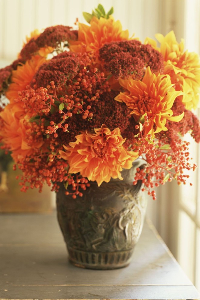 10 cách trang trí bàn ăn với hoa khiến mùa thu bừng sáng trong nhà của bạn - Ảnh 8.