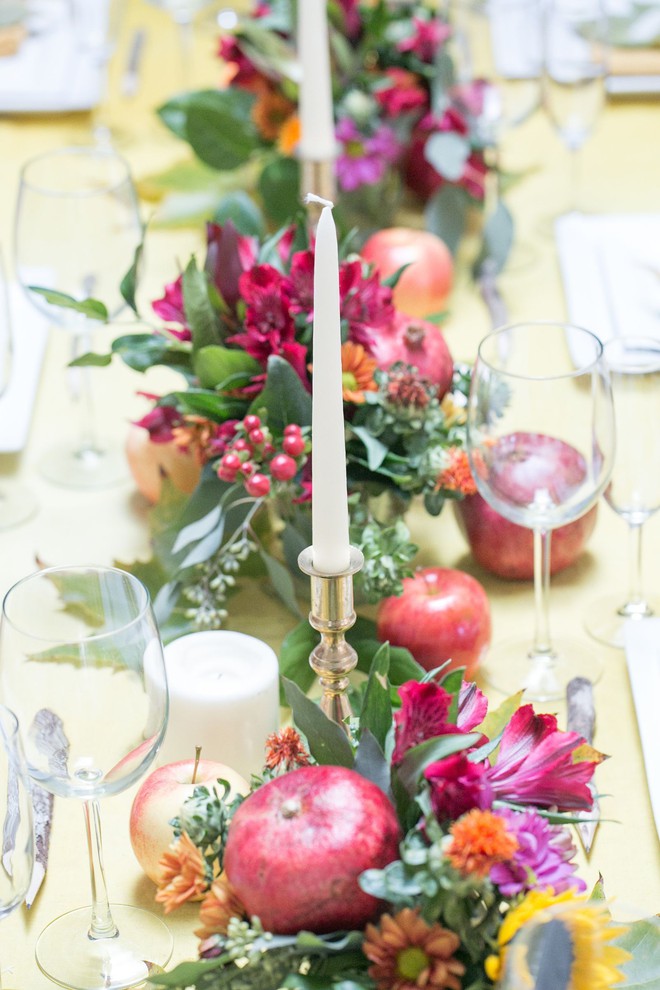 10 cách trang trí bàn ăn với hoa khiến mùa thu bừng sáng trong nhà của bạn - Ảnh 3.
